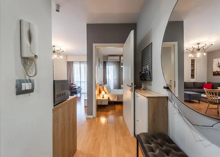 Bright And Spacious Apartment - New Boulevard View